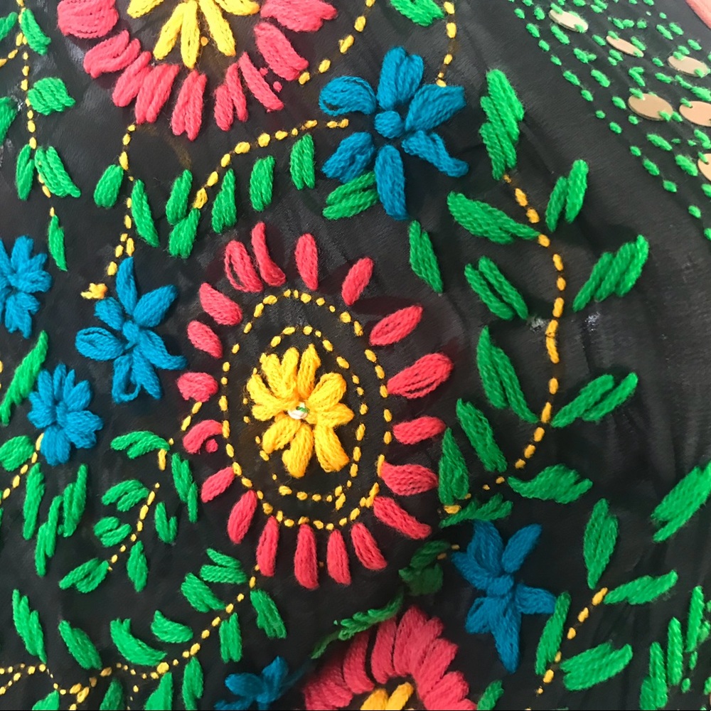 Beautiful Embroidered Fringe Black Robe/Jacket - Picture 5 of 8